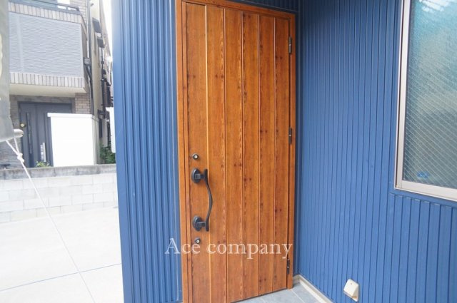 【玄関】 | 東住吉区矢田3丁目 | 中が丸見えにならない玄関ドアの配置です♪