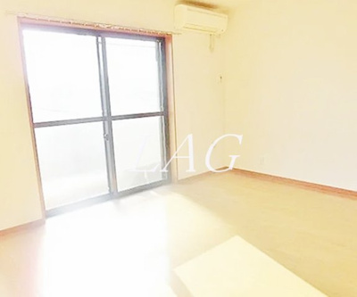 【居間・リビング】 | アメージングエステート | 洋室のお部屋です。