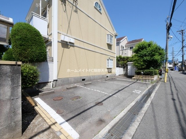 サンライズ曽根西ハイツの駐車場