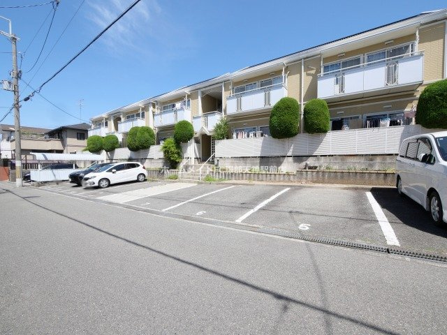 サンライズ曽根西ハイツの駐車場