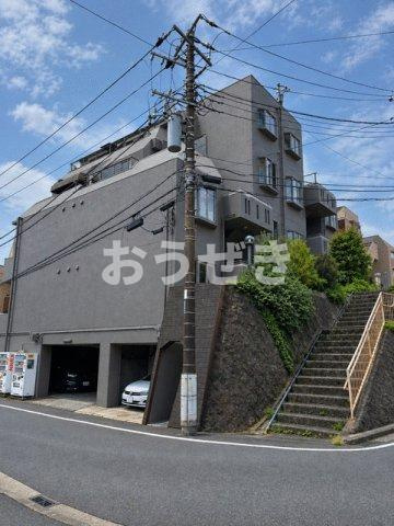 パティオ野毛山公園１０号館のエントランス