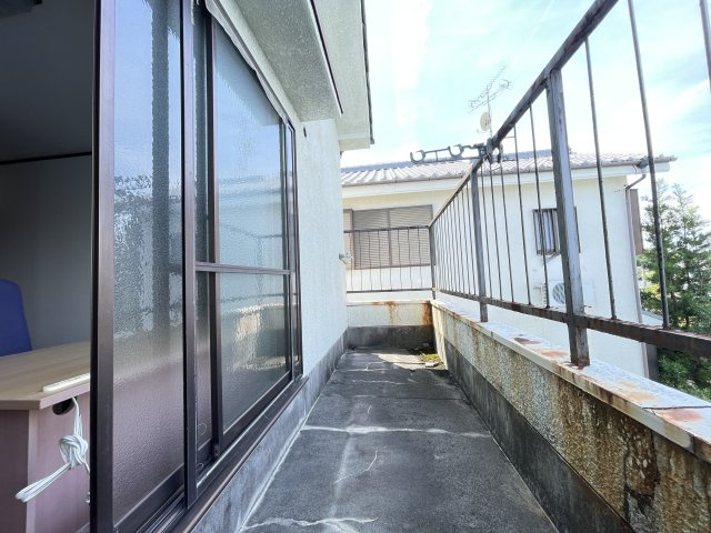 吹田市千里山高塚のアパートのバルコニー