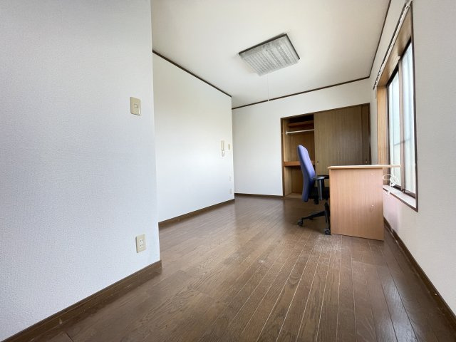吹田市千里山高塚のアパートの洋室
