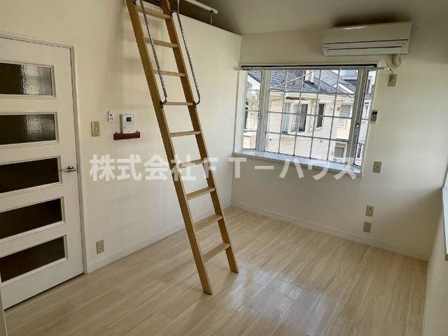 ローズアパートＲ６３番館(R-063)の居間・リビング