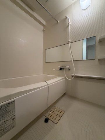 エールグラン吹田片山町の浴室