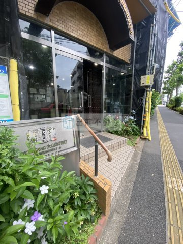 ライオンズマンション大山氷川町のエントランス