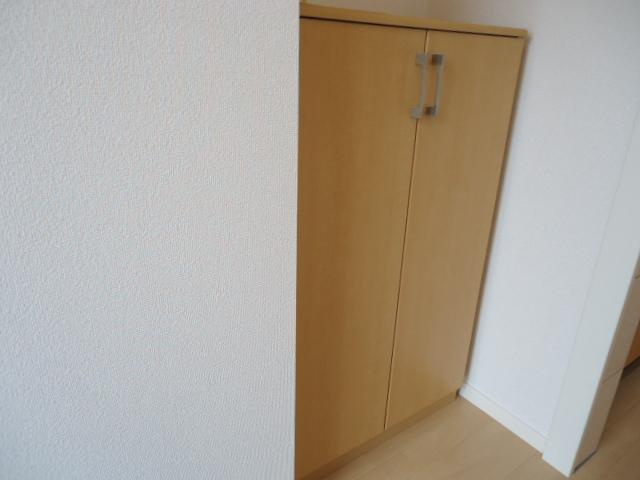ラルーチェＡの玄関|下駄箱