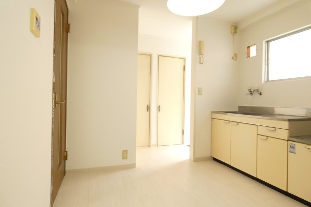 正栄マンションの玄関