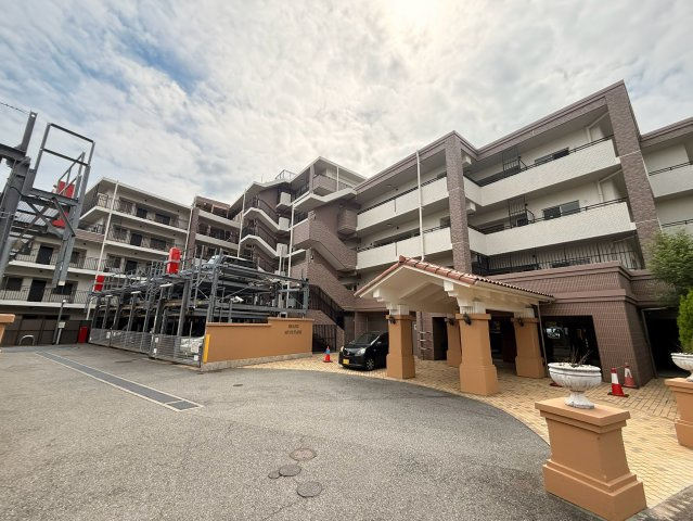 ブランズ名谷の外観