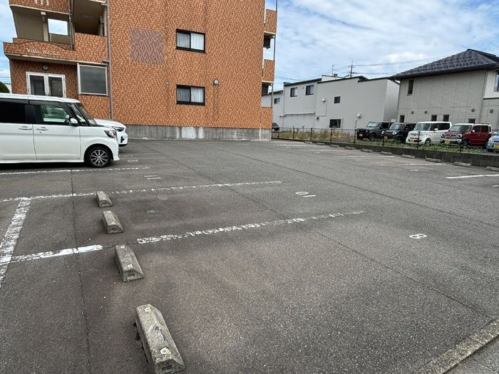 Villa HCSS(ヴィラエイチシーエスエス)の駐車場