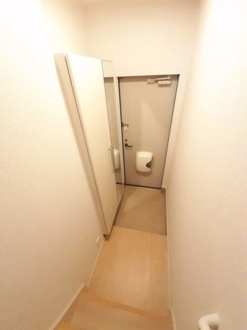 グランド・ルミエール北畝Ⅰの玄関