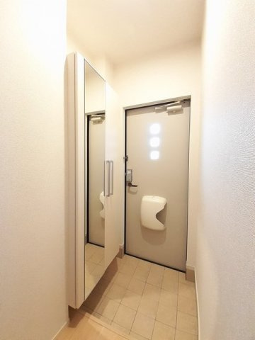 カレントレジデンス　Ａの玄関
