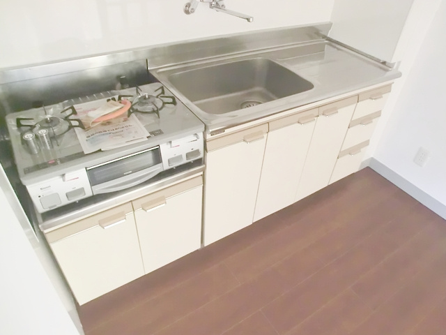 北口ビレッジのキッチン|２口コンロを置けるキッチンです