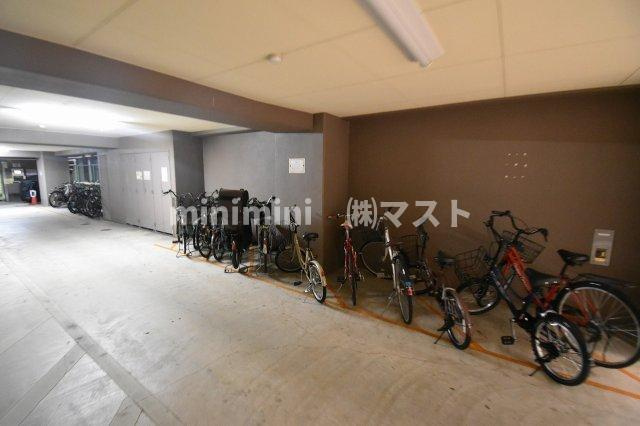 グランテージ感彩の駐車場