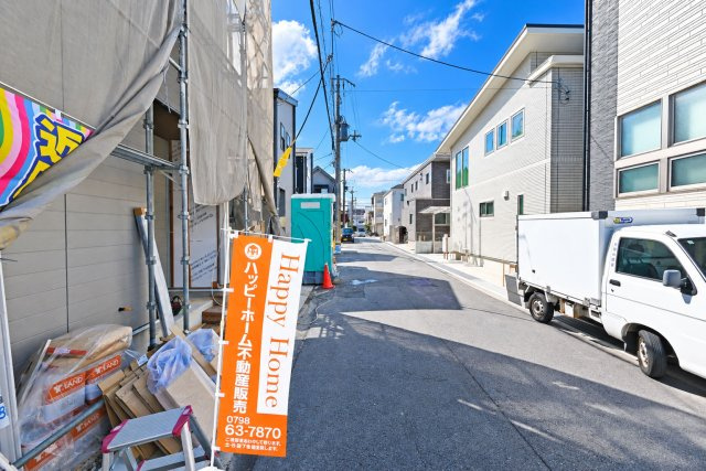 リーブルガーデン水堂町2丁目新築一戸建て│3LDK＋駐車1台可の前面道路含む現地写真|前面道路は西側に約5.8ｍ幅です。