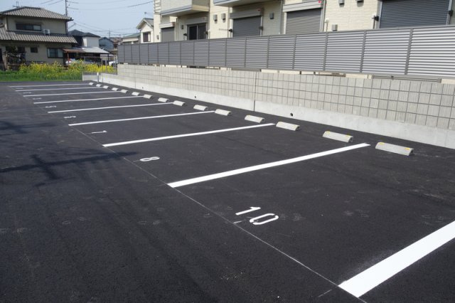 サワーローズの駐車場