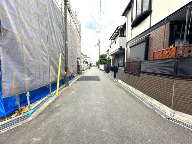 豊中市上野東2丁目　新築戸建ての前面道路含む現地写真|前面道路北側約4ｍ