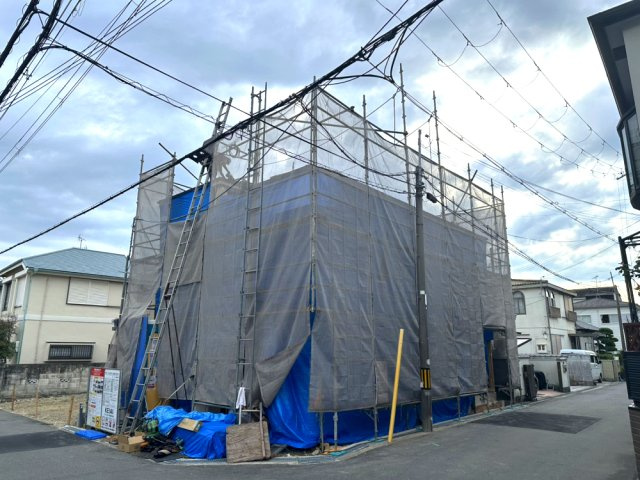 豊中市上野東2丁目　新築戸建ての前面道路含む現地写真|2026年11月下旬完成予定。