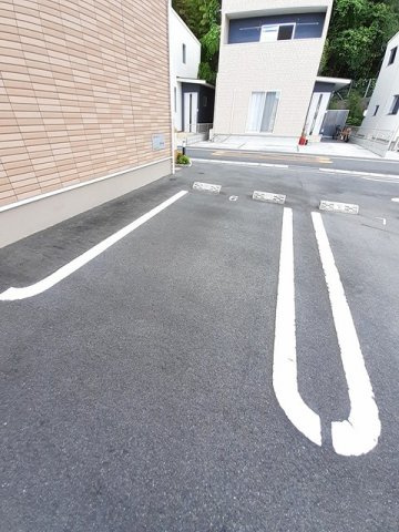 アンジュ・プルームの駐車場