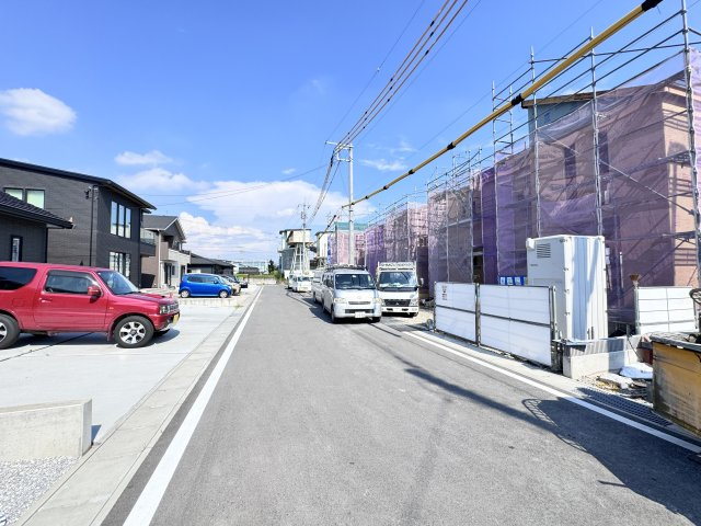 新築　高崎市箕郷町上芝第４　Livele Garden.S　１号棟の前面道路含む現地写真|現地写真　北側接道幅員約6ｍ