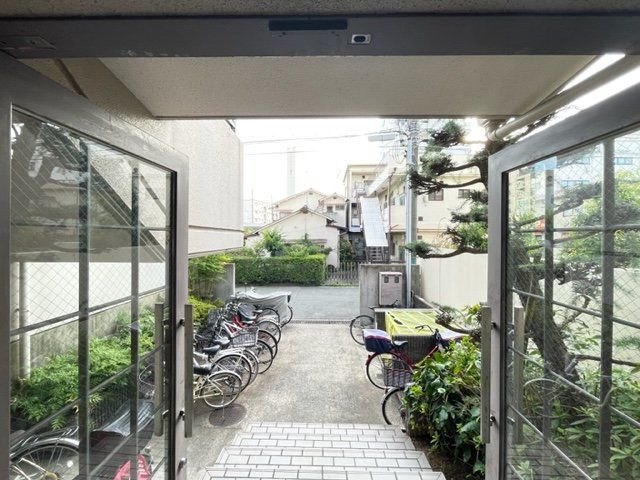 スカイハイツ曽根のエントランス