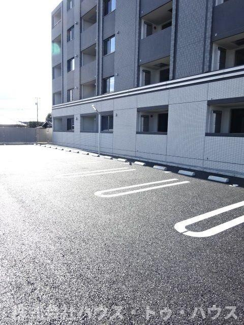 オリエンスの駐車場
