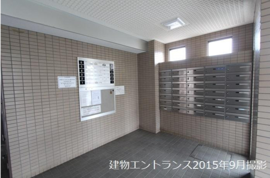 コーポレート浦和中島２号棟のエントランス