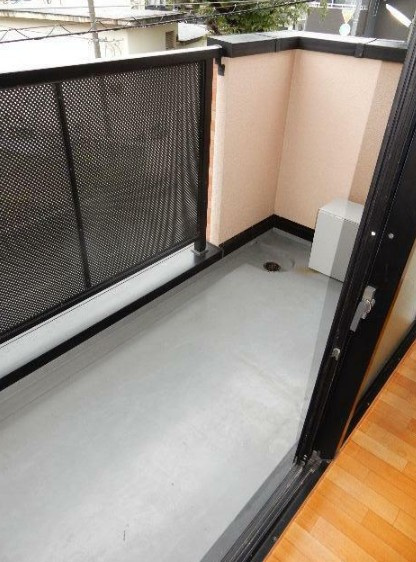 葛飾区お花茶屋３丁目のアパートのバルコニー