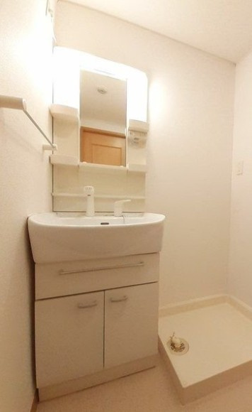 葛飾区お花茶屋３丁目のアパートの洗面所