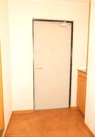 葛飾区お花茶屋３丁目のアパートの玄関