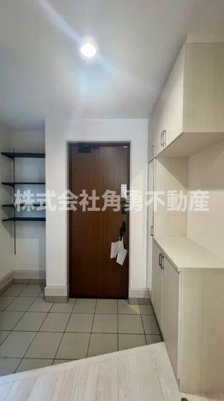 平塚市御殿1丁目　新築一戸建て　2号棟の内観：施工例|《施工例》玄関内