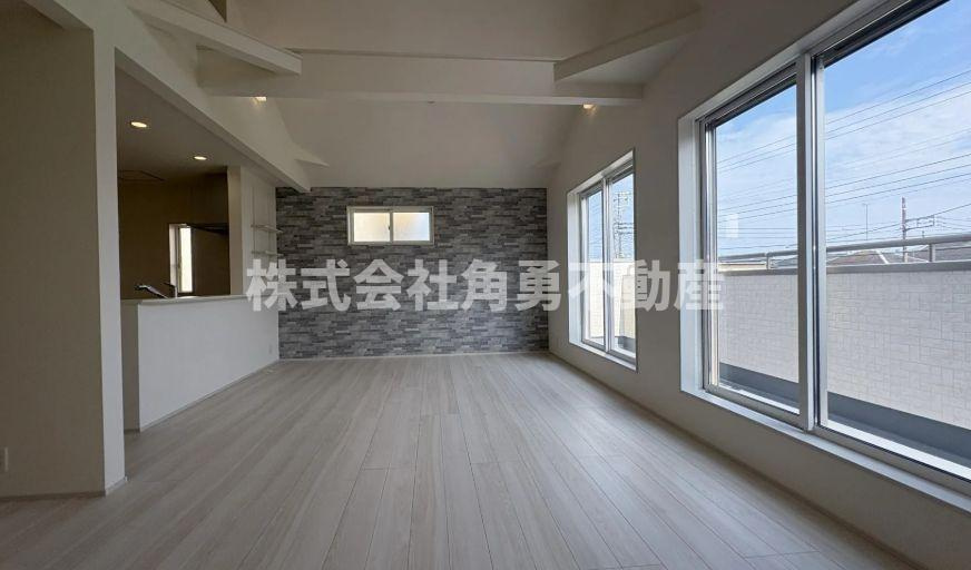 平塚市御殿1丁目　新築一戸建て　2号棟の内観：施工例|《施工例》リビング
