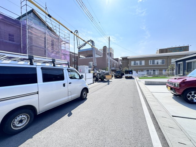 新築　高崎市箕郷町上芝第４　Livele Garden.S　2号棟の前面道路含む現地写真|現地写真　北側接道幅員約6ｍ
