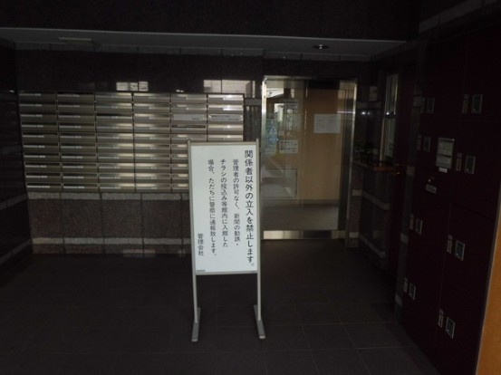 所沢市寿町の賃貸マンションのエントランス