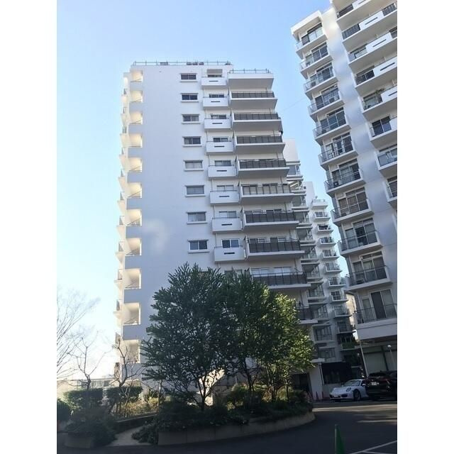 マンション雅叙苑１号棟の外観