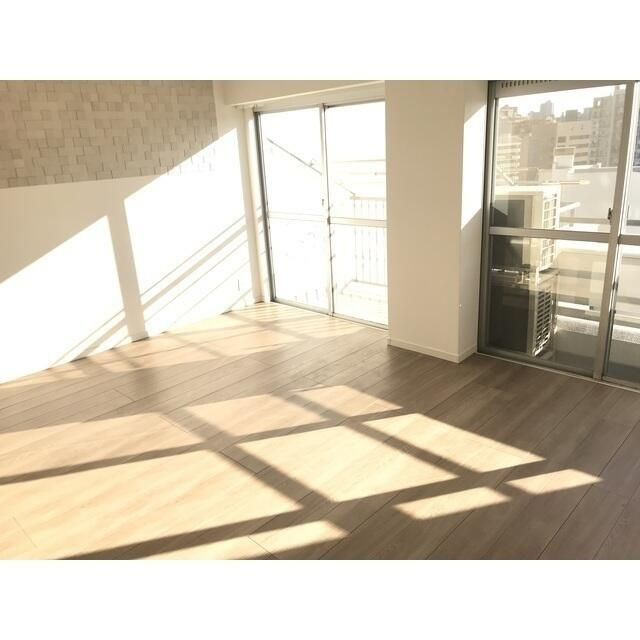 マンション雅叙苑１号棟の居間・リビング