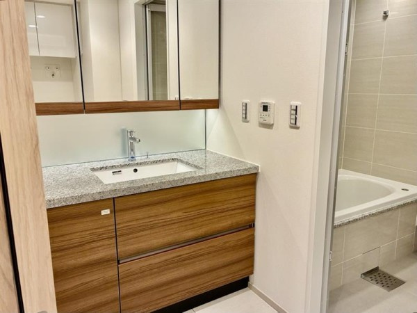 ＴＯＦＲＯＭ　ＹＡＥＳＵ　Ｒｅｓｉｄｅｎｃｅの洗面所