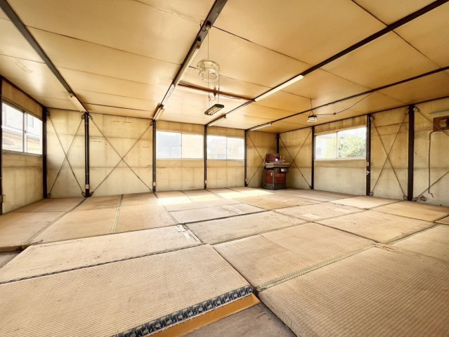 下妻市下妻丙-4 リフォーム物件　のその他|〇倉庫〇
広々とした倉庫付き！
2026年9月撮影