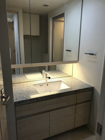 中央区晴海２丁目の賃貸マンションの洗面所