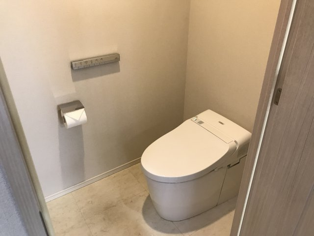 中央区晴海２丁目の賃貸マンションのトイレ