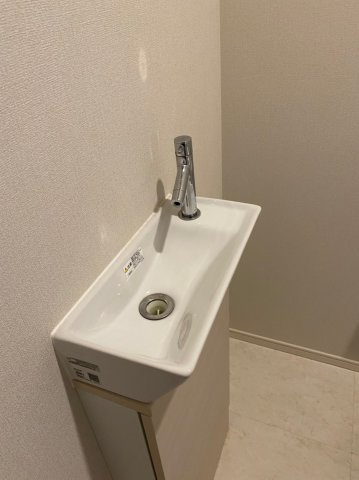 中央区晴海２丁目の賃貸マンションのトイレ