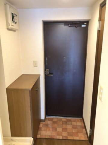 リヴェール弥生の玄関