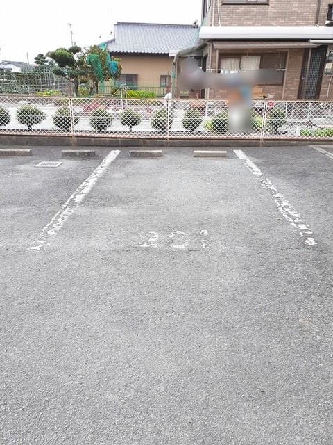 グレイシャス山下の駐車場|駐車場があるので、車を買う予定の方も安心です