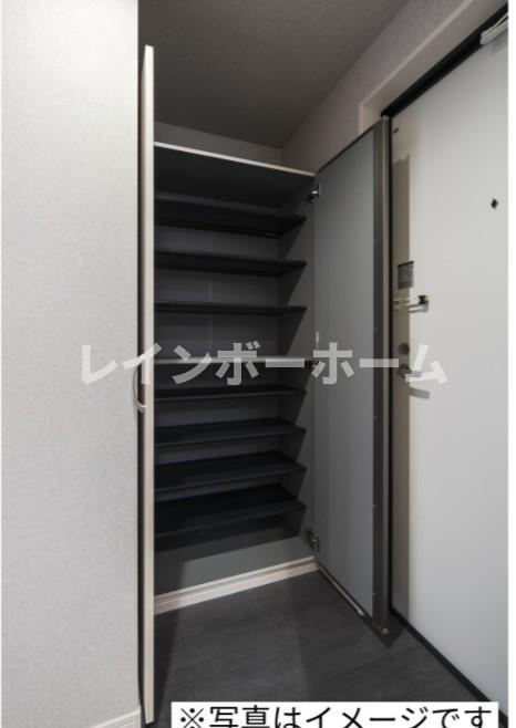 robot home原木中山の玄関