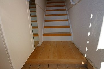 クンブレーカーサの玄関