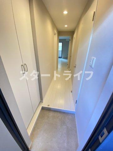 大阪市淀川区西中島２丁目の賃貸マンションの玄関