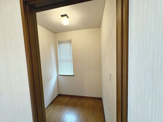 【収納】 | 千代田１丁目　中古一戸建 | 納戸をはじめ、随所に豊富な収納スペースを確保。居住空間に一層の開放感をもたらします。