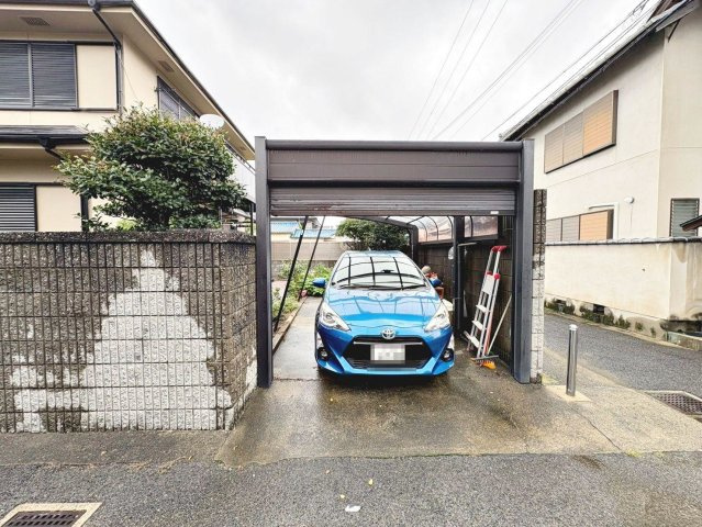 千代田１丁目　中古一戸建の駐車場|シャッター付ガレージですよ！愛車のセキュリティ面も安心ですね！