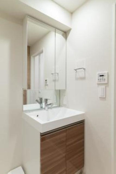 【洗面所】 | イプセ品川戸越 | ※写真は同タイプ住戸です。