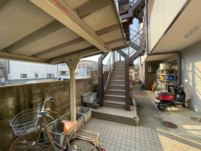 ウエストロッジのエントランス|清潔なエントランスです